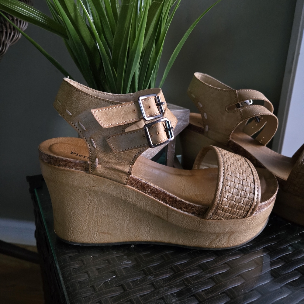 Pierre Dumas Wedge Sandals size 9 Nude - Picture 2 of 7